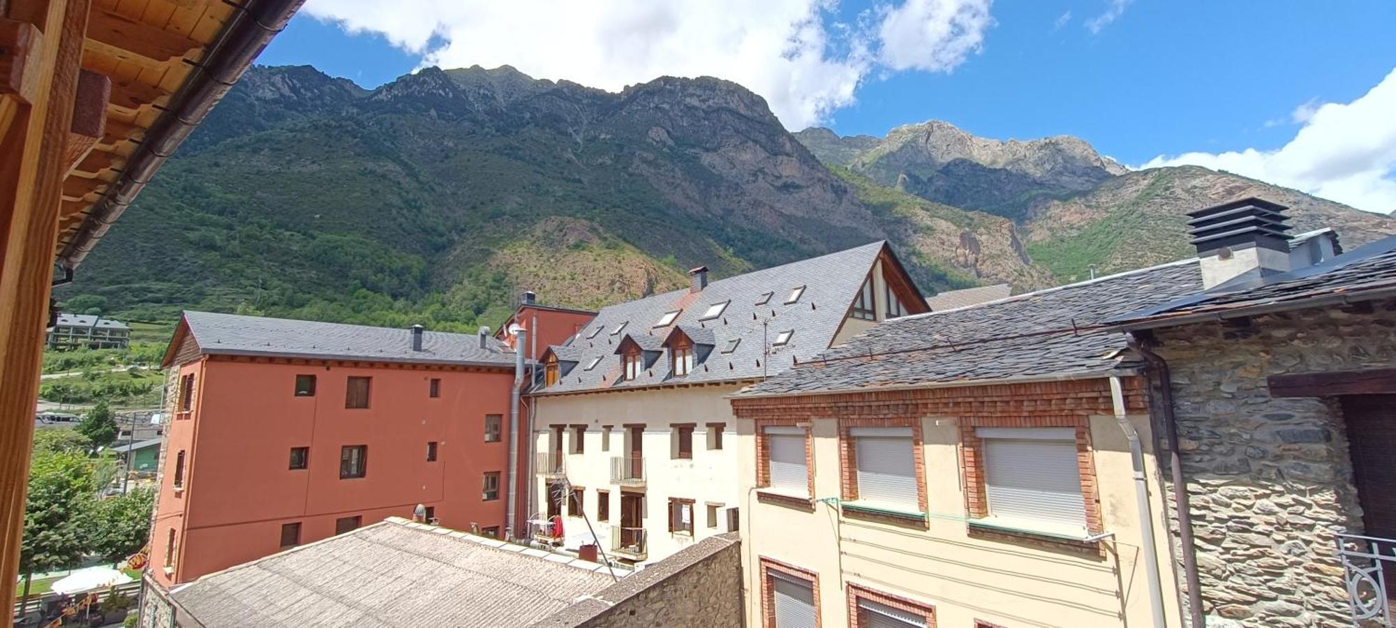 Apartamento El Refugio De Sara Benasque Exterior foto